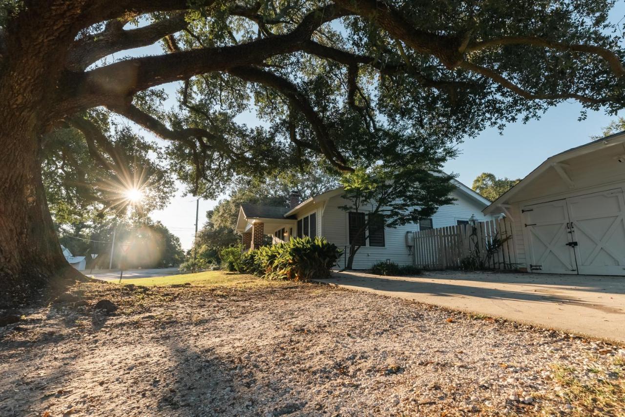 Gulf Coast Craftsman - Cozy, Charming & Central! Gulfport Exterior photo