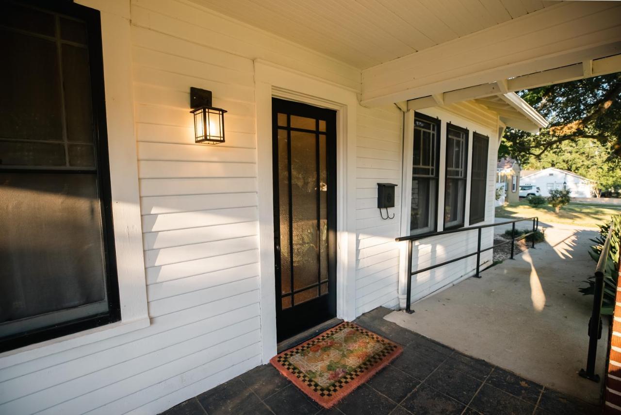 Gulf Coast Craftsman - Cozy, Charming & Central! Gulfport Exterior photo